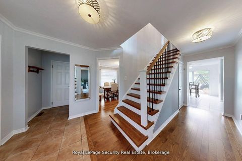 Photo 9 at 122 Browning Trail, Letitia Heights, Barrie