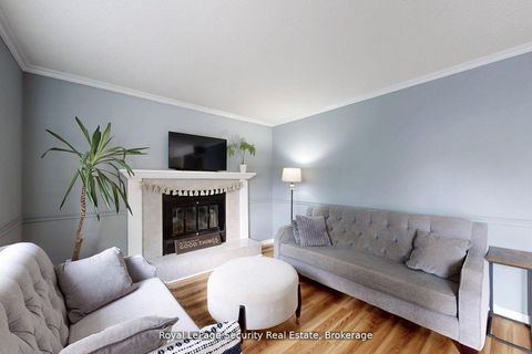 Photo 11 at 122 Browning Trail, Letitia Heights, Barrie