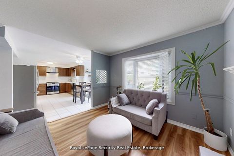Photo 12 at 122 Browning Trail, Letitia Heights, Barrie