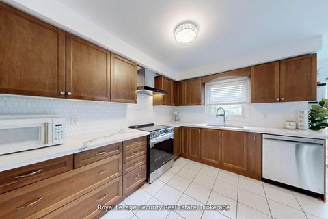 Photo 15 at 122 Browning Trail, Letitia Heights, Barrie Photo 15 at 122 Browning Trail, Letitia Heights, Barrie
