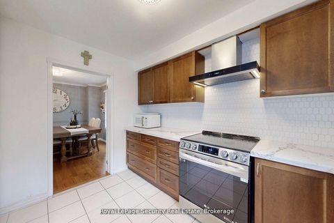 Photo 16 at 122 Browning Trail, Letitia Heights, Barrie