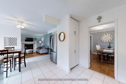 Photo 17 at 122 Browning Trail, Letitia Heights, Barrie