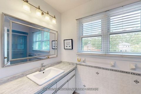 Photo 24 at 122 Browning Trail, Letitia Heights, Barrie