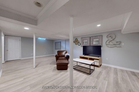 Photo 34 at 122 Browning Trail, Letitia Heights, Barrie