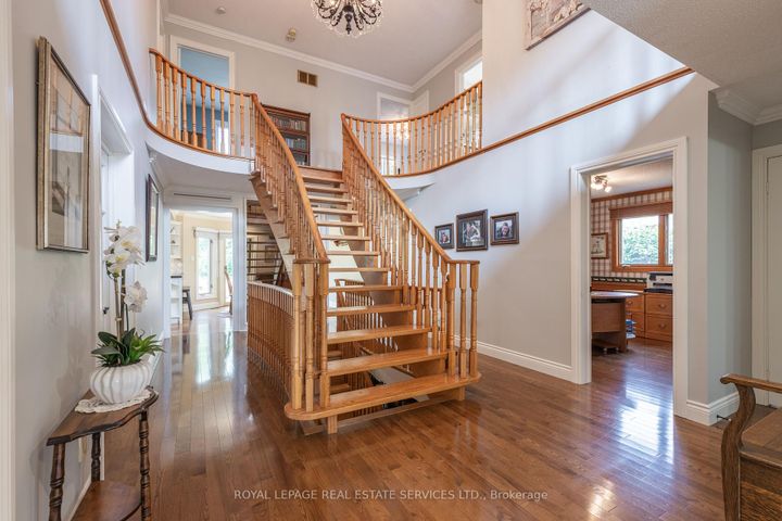 Photo 13 at 1210 BEECHGROVE Crescent, GA Glen Abbey, Oakville