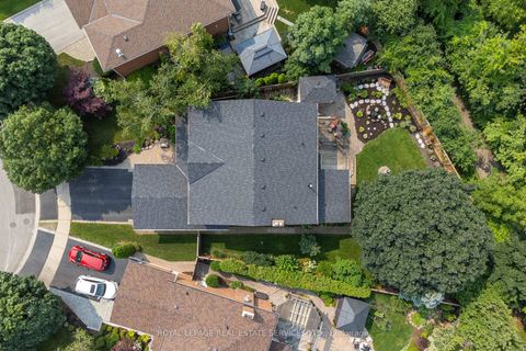 Photo 2 at 1210 BEECHGROVE Crescent, GA Glen Abbey, Oakville