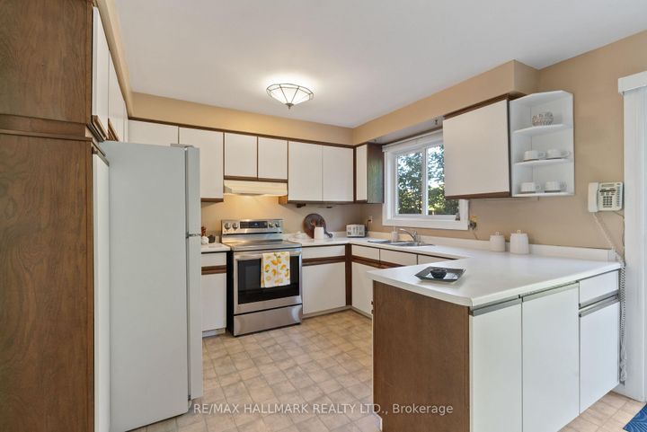 Photo 9 at 15 Emcarr Drive, West Hill, Toronto