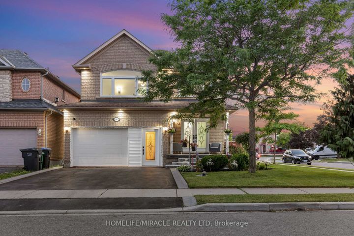 Photo 2 at 44 Newark Way, Fletcher's Meadow, Brampton