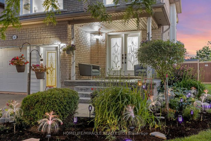 Photo 5 at 44 Newark Way, Fletcher's Meadow, Brampton
