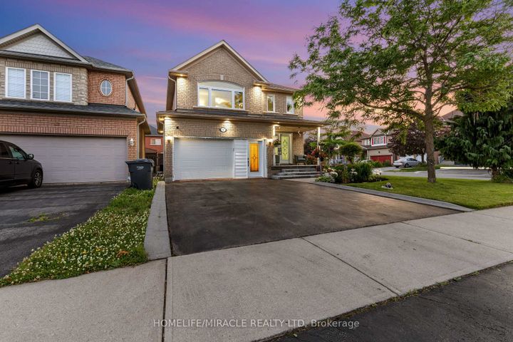 Photo 12 at 44 Newark Way, Fletcher's Meadow, Brampton