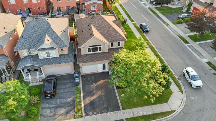Photo 15 at 44 Newark Way, Fletcher's Meadow, Brampton