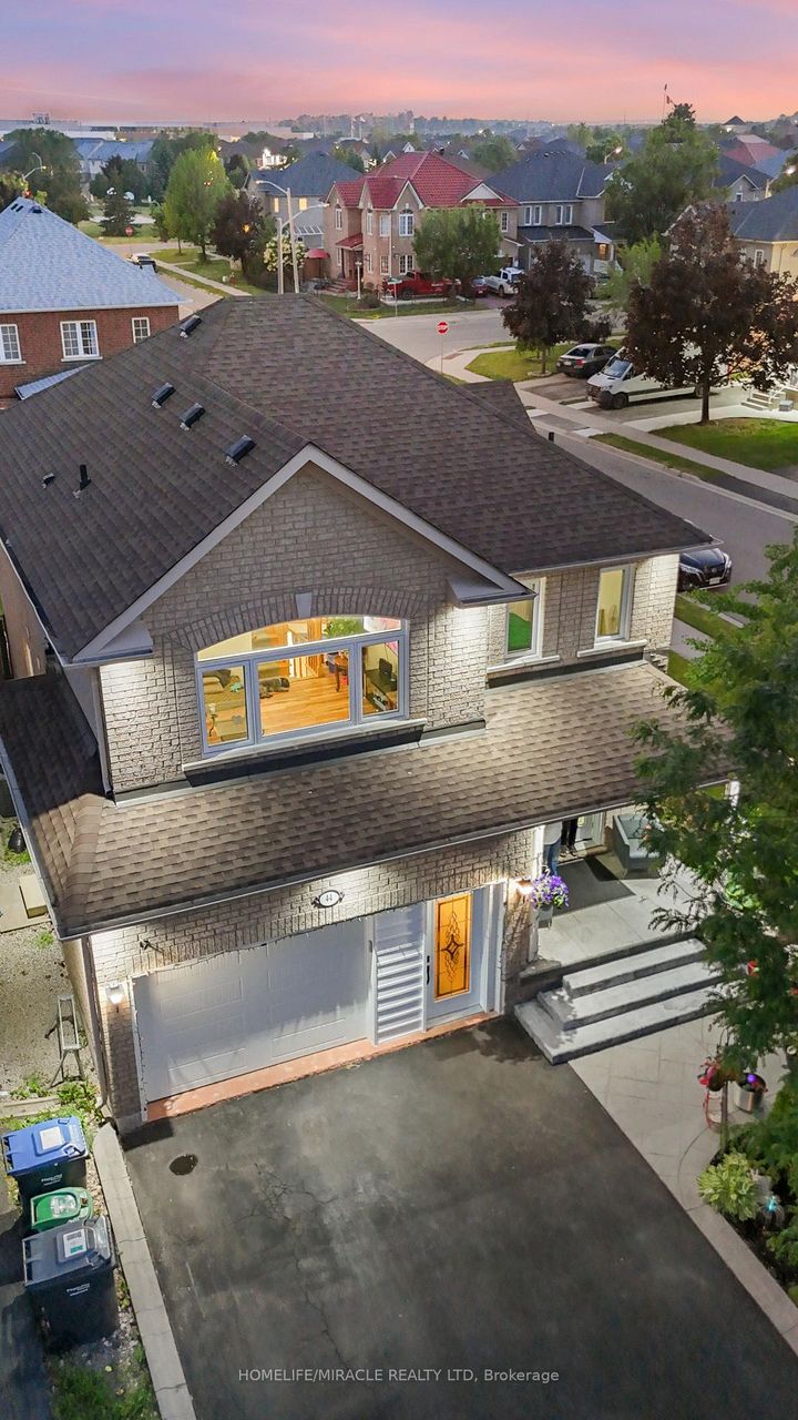 Photo 17 at 44 Newark Way, Fletcher's Meadow, Brampton