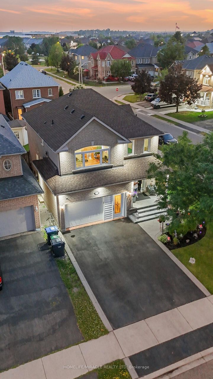 Photo 18 at 44 Newark Way, Fletcher's Meadow, Brampton