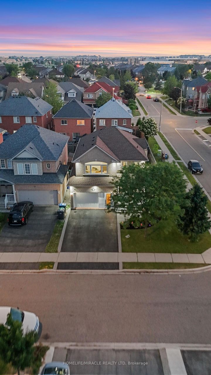 Photo 20 at 44 Newark Way, Fletcher's Meadow, Brampton