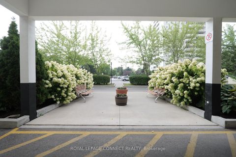 Photo 2 at 912 - 1360 York Mills Road, Donalda, Toronto
