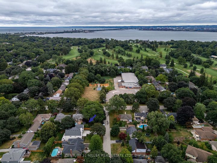 Photo 2 at 935 Harvey Place, LaSalle, Burlington