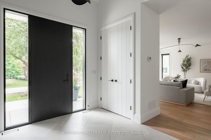 Photo 3 at 935 Harvey Place, LaSalle, Burlington
