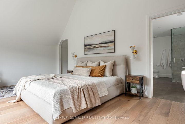 Photo 31 at 935 Harvey Place, LaSalle, Burlington