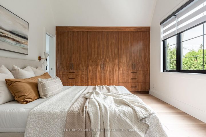 Photo 33 at 935 Harvey Place, LaSalle, Burlington
