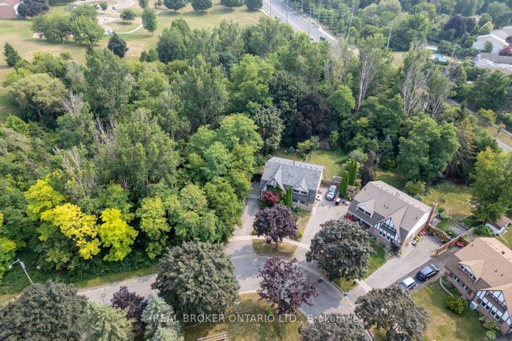 Photo 4 at 400 Wickham Court, Eastdale, Oshawa