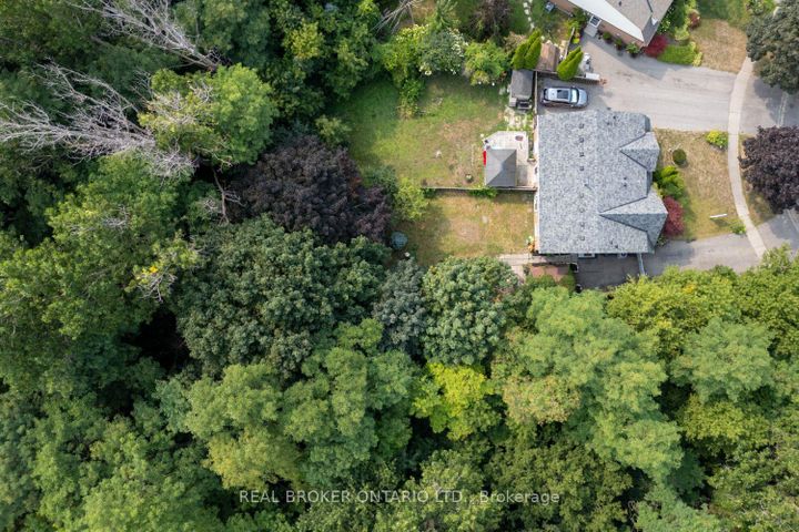 Photo 5 at 400 Wickham Court, Eastdale, Oshawa