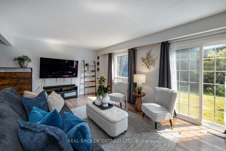 Photo 7 at 400 Wickham Court, Eastdale, Oshawa