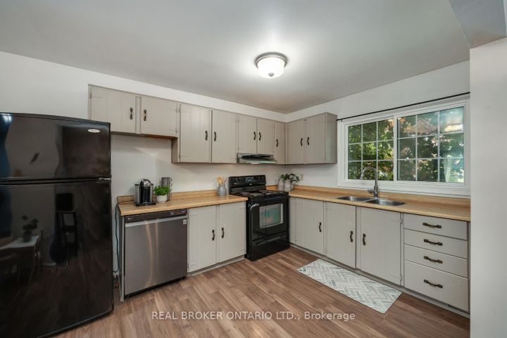 Photo 12 at 400 Wickham Court, Eastdale, Oshawa