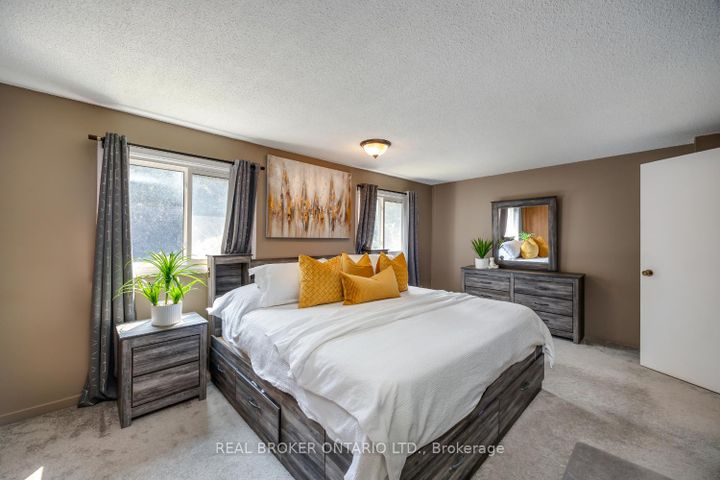 Photo 14 at 400 Wickham Court, Eastdale, Oshawa