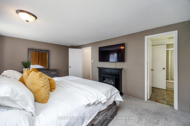 Photo 15 at 400 Wickham Court, Eastdale, Oshawa