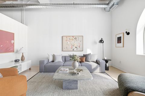 Photo 4 at 215 - 637 Lakeshore Boulevard W, Niagara, Toronto