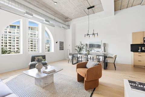Photo 5 at 215 - 637 Lakeshore Boulevard W, Niagara, Toronto
