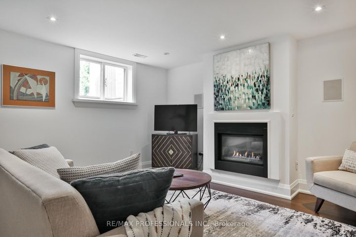 Photo 35 at 6 Meadowcrest Road, Queensway, Toronto