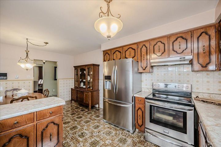 Photo 11 at 112 Linkdale Road, Brampton North, Brampton