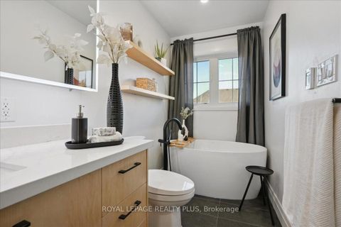 Photo 25 at 28 Aldonschool Court, South East, Ajax