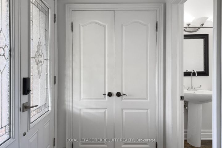 Photo 2 at 19 Wall Avenue, Pelmo Park W4, Toronto