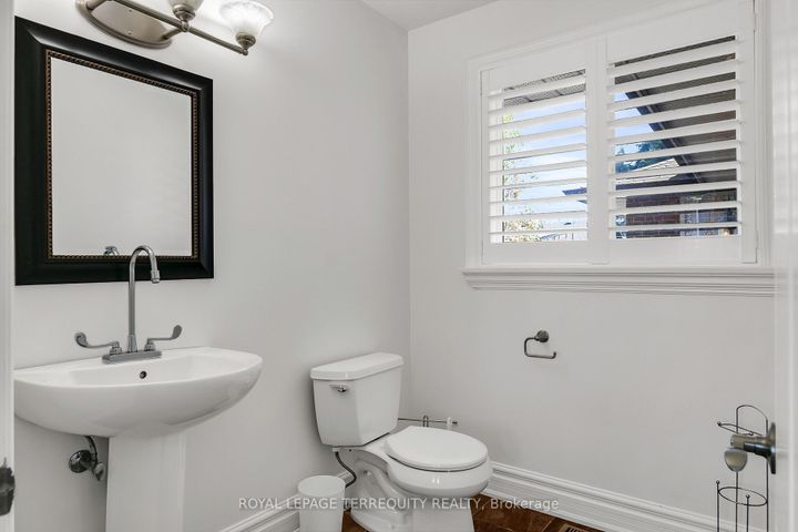 Photo 3 at 19 Wall Avenue, Pelmo Park W4, Toronto