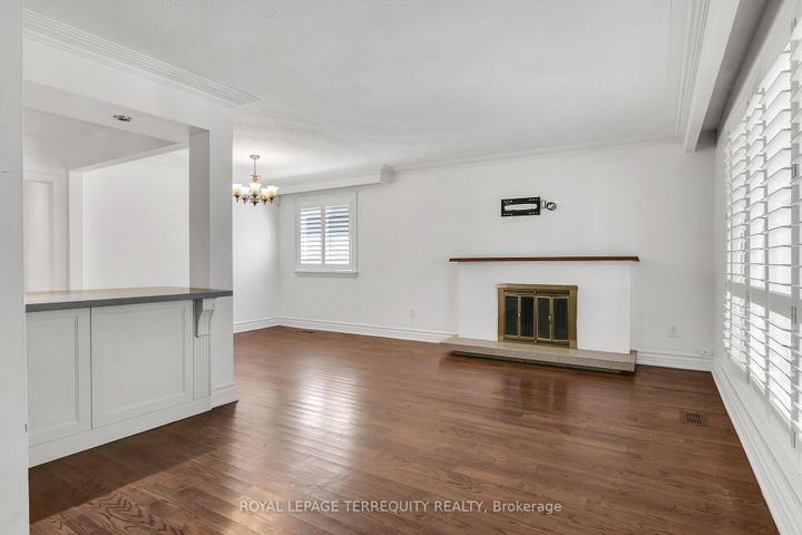 Photo 4 at 19 Wall Avenue, Pelmo Park W4, Toronto