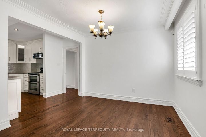Photo 6 at 19 Wall Avenue, Pelmo Park W4, Toronto