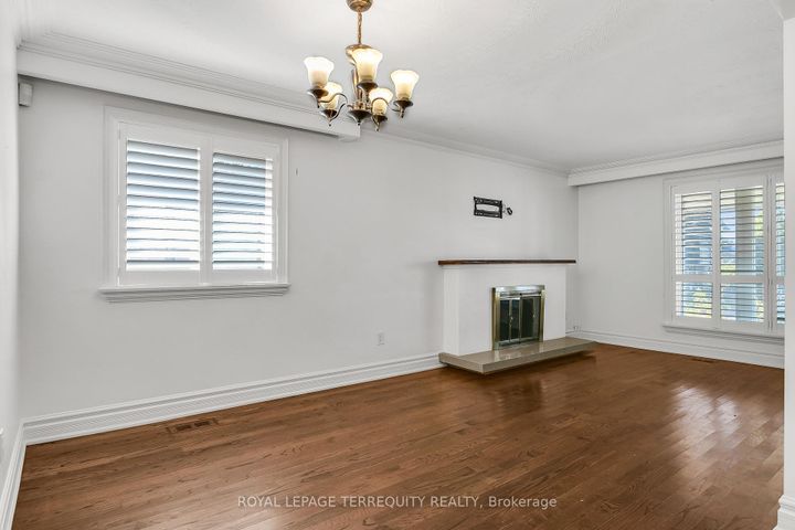Photo 7 at 19 Wall Avenue, Pelmo Park W4, Toronto