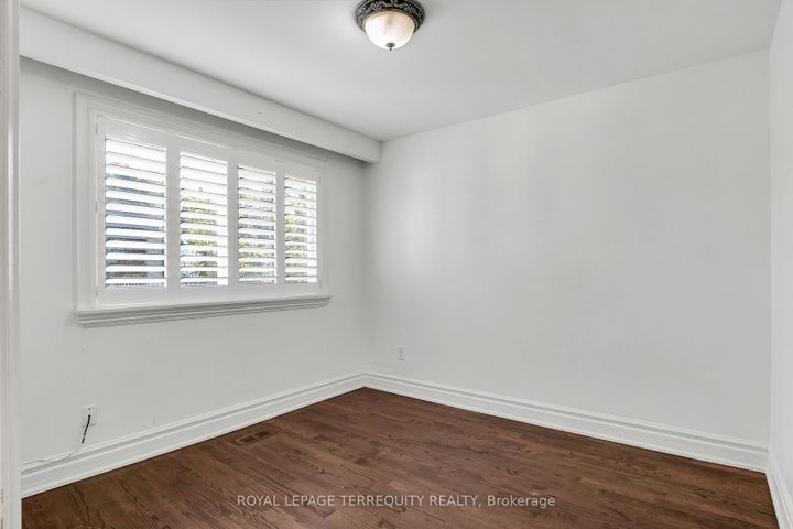 Photo 13 at 19 Wall Avenue, Pelmo Park W4, Toronto