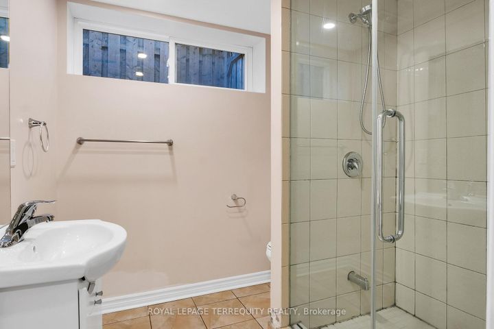 Photo 26 at 19 Wall Avenue, Pelmo Park W4, Toronto