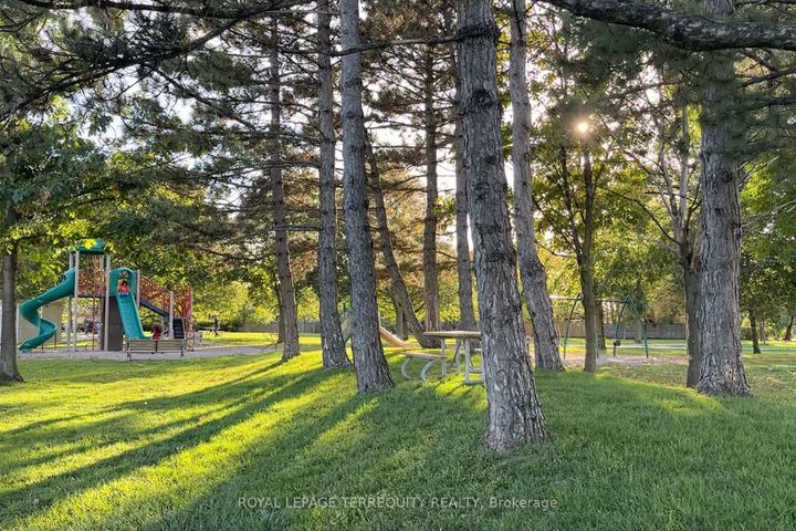 Photo 33 at 19 Wall Avenue, Pelmo Park W4, Toronto