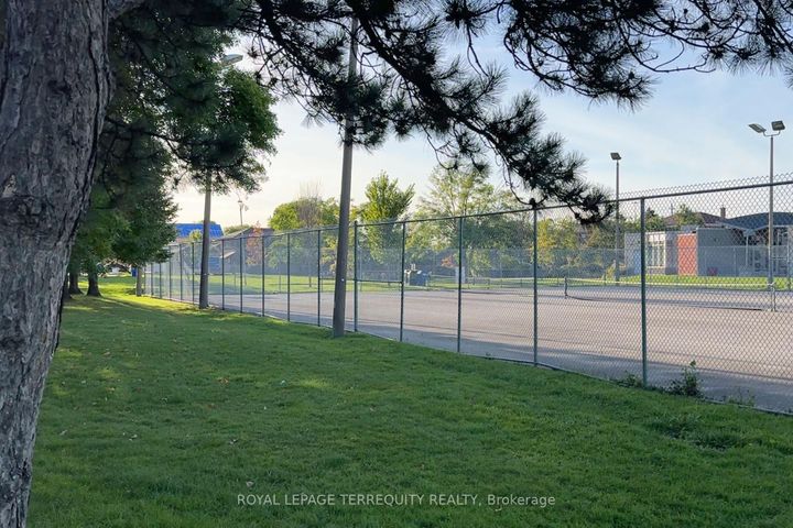 Photo 36 at 19 Wall Avenue, Pelmo Park W4, Toronto