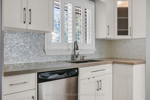 Photo 9 at 19 Wall Avenue, Pelmo Park W4, Toronto