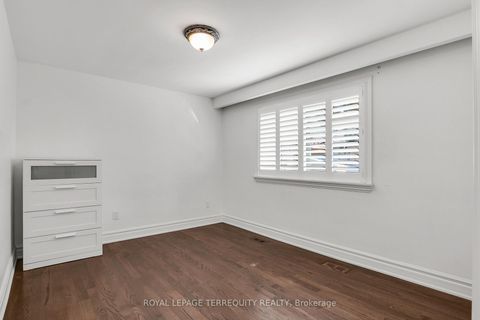 Photo 11 at 19 Wall Avenue, Pelmo Park W4, Toronto