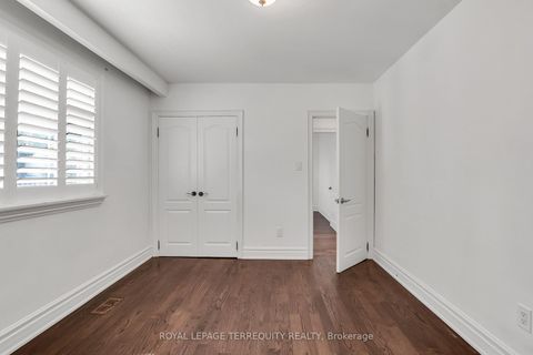 Photo 12 at 19 Wall Avenue, Pelmo Park W4, Toronto