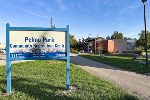 Photo 34 at 19 Wall Avenue, Pelmo Park W4, Toronto