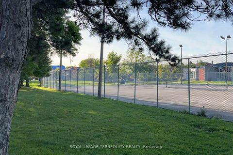 Photo 36 at 19 Wall Avenue, Pelmo Park W4, Toronto