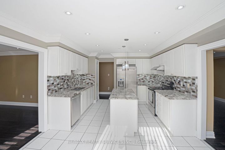 Photo 9 at 14 Foxmere Road, Fletcher's Meadow, Brampton