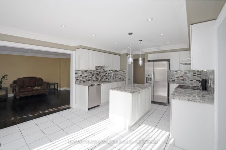 Photo 11 at 14 Foxmere Road, Fletcher's Meadow, Brampton